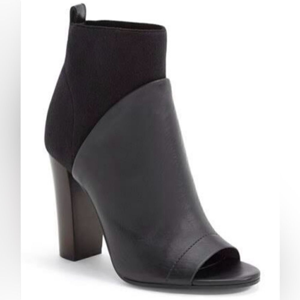Vince Aren' Open Toe Bootie Size 7